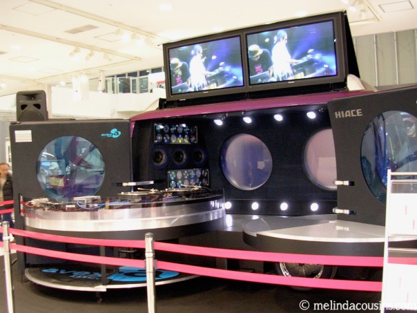 odaiba-toyota-showroom-dj-van